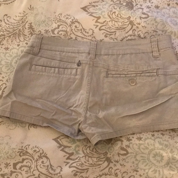 Volcom shorts - Picture 2 of 2